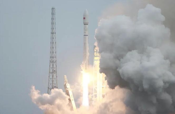 中國成功將衛星互聯網低軌07組衛星發射升空