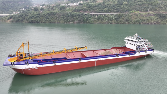 全國首艘5000噸級醇?xì)潆妱幼孕渡按巴瓿墒缀?></div>
								</a>
																<div   id=